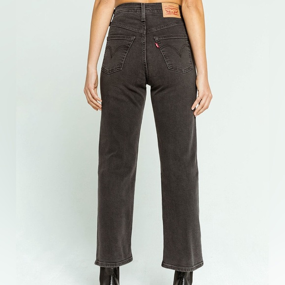 Levi’s Ribcage Straight Ankle Jeans - Picture 2 of 7